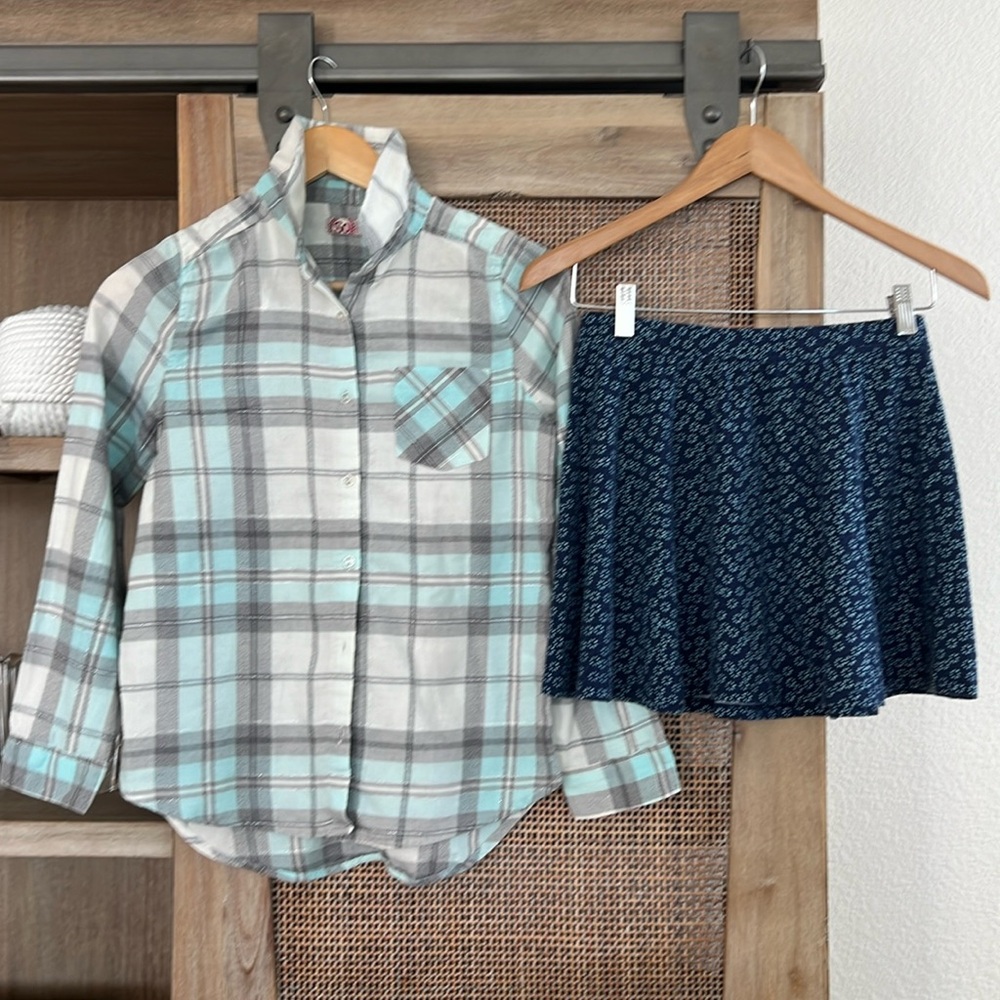 📫 BUY2 for $20📫 2pc SO Girls Button down Plaid shirt with Floral skirt 14/16